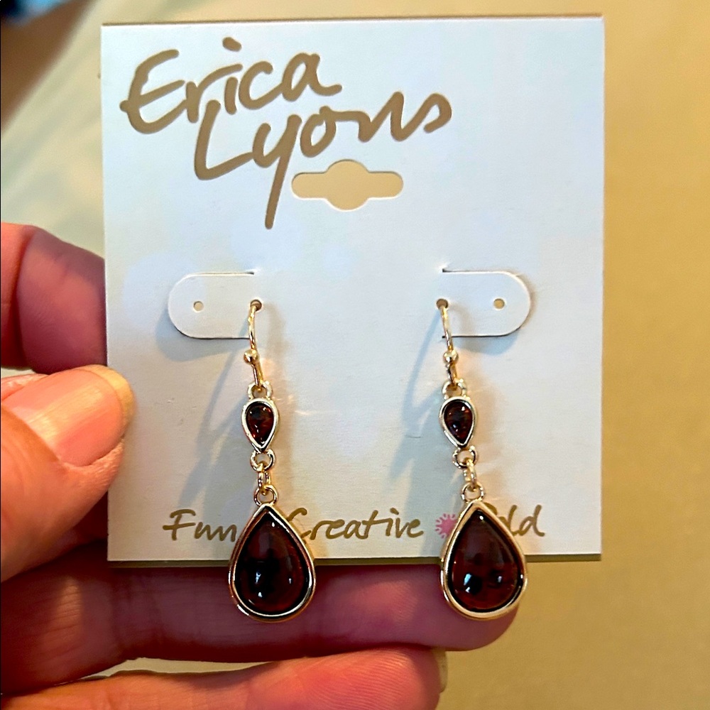 Erica Lyons ✂️